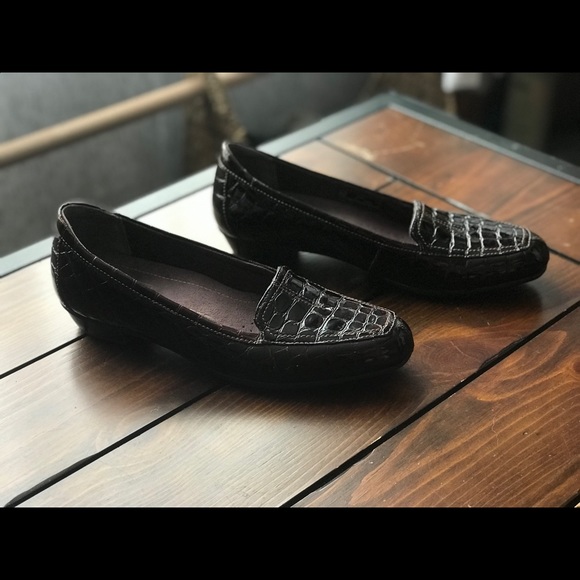 Clark’s Patent Leather Shoes - Picture 3 of 5